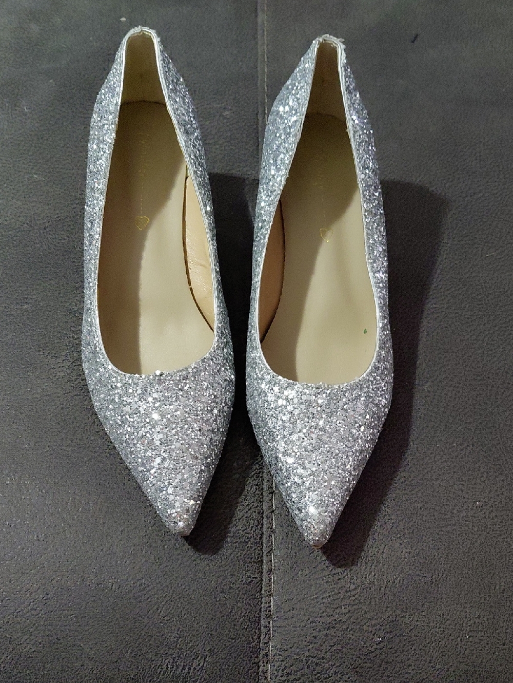Women's Silver Glitter Pointed Toe Flats Size 9.5 Heel 2.5 Inches